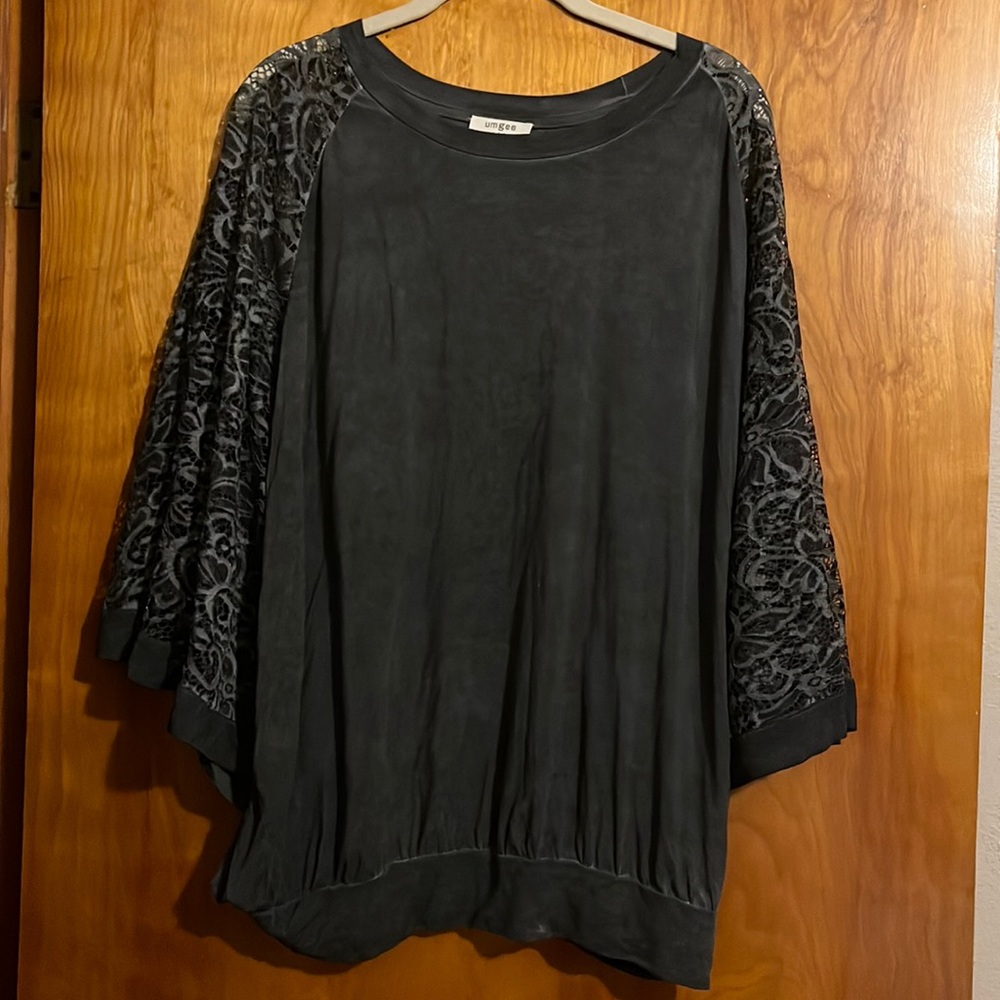 Umgee grey tee lace sleeves